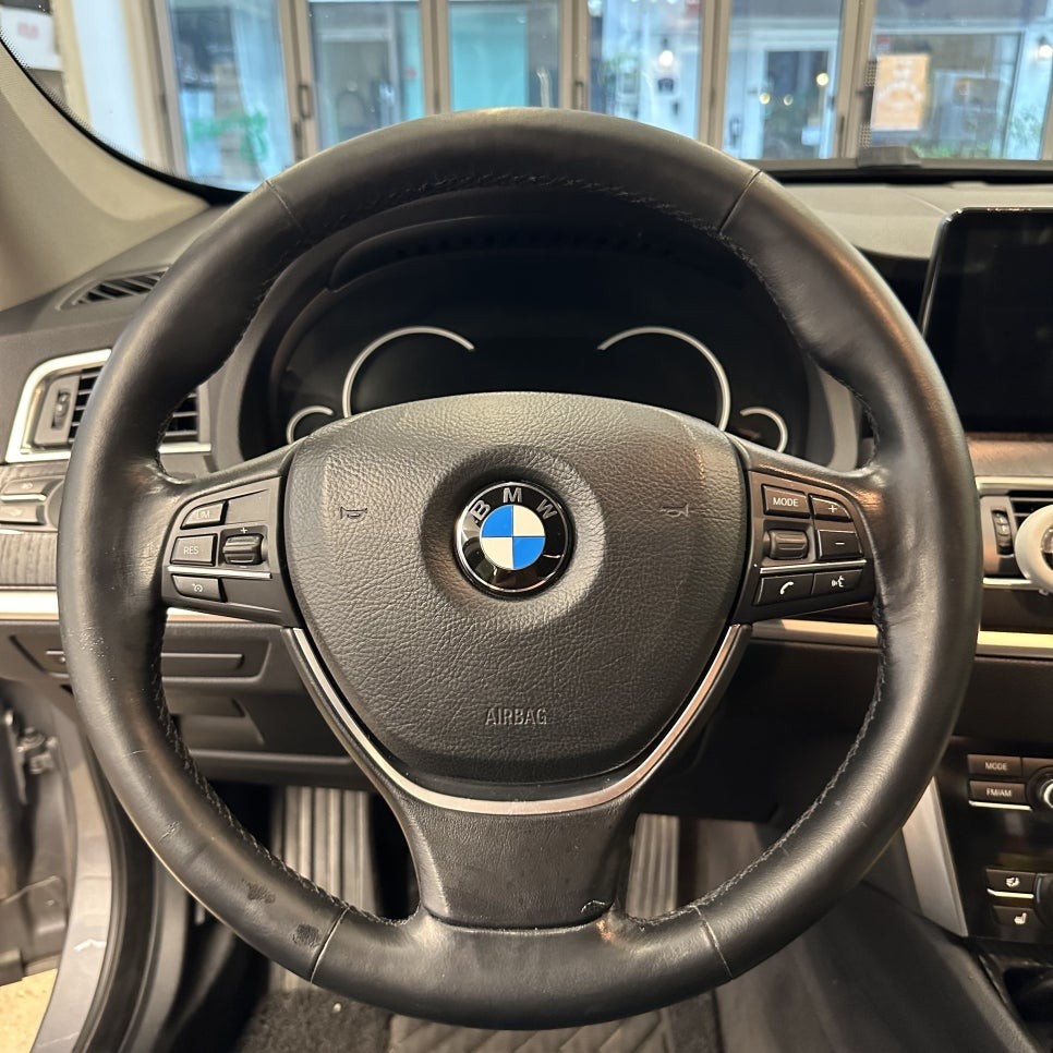 서울 / BMW F10 5시리즈 M핸들 시공 / 서울 용산 도원동 / 마포.서대문.은평.용산.중구