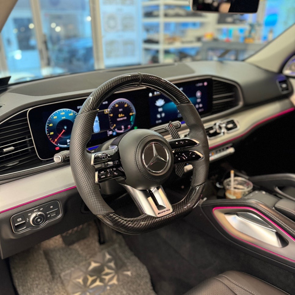 벤츠 W167 GLE53AMG 잠자리카본핸들 및 4D전동 트위터 작업했습니다