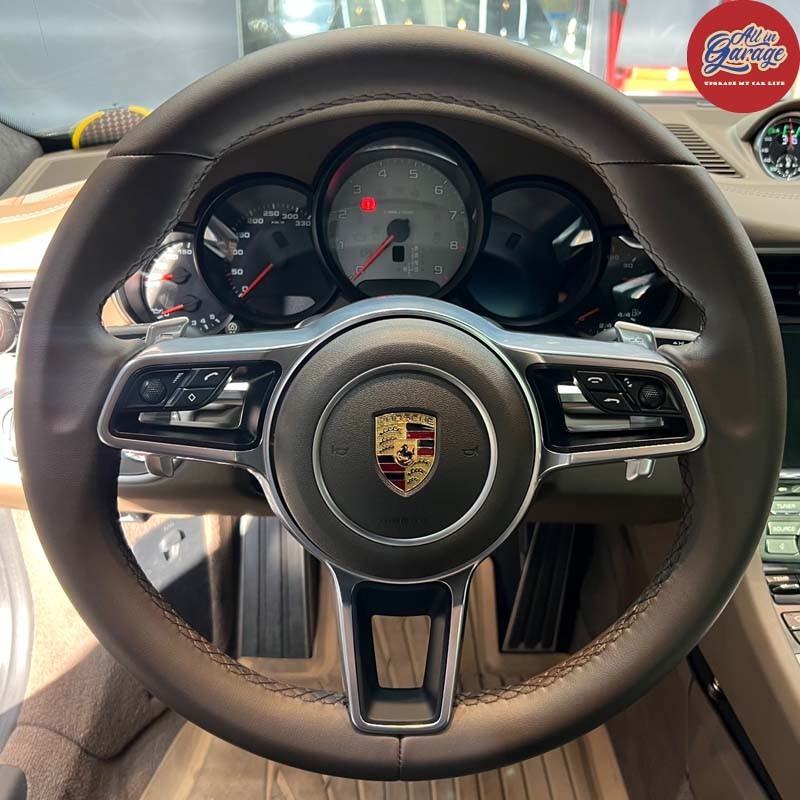 포르쉐911 카레라S 신형 포르쉐핸들 열선옵션 (정품) 교체작업 및 색상맞춤 / 서울 용산 중구