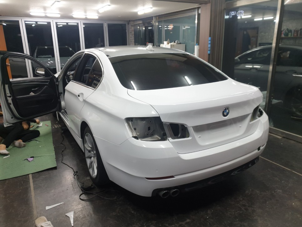 BMW528I전체랩핑,BMW랩핑,수원,화성,병점,평택랩핑,가르시아카스킨,수입차랩핑전문점,PPF,생활보호패키지,유광화이트전체랩핑,에이버리,슈프림,글로스화이트,F10,BMW5스리즈랩핑 / 화성 반정로