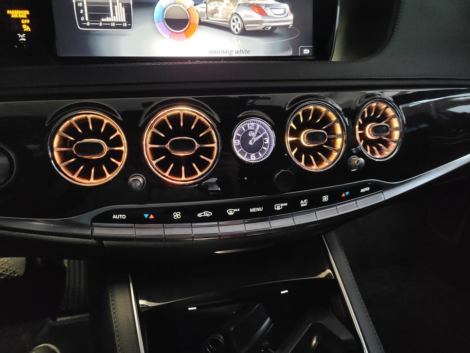 벤츠S클래스 전동부메스터와 송풍구엠비언트로 클래식한 화려함을 겸비해보세요. / 인천 서구