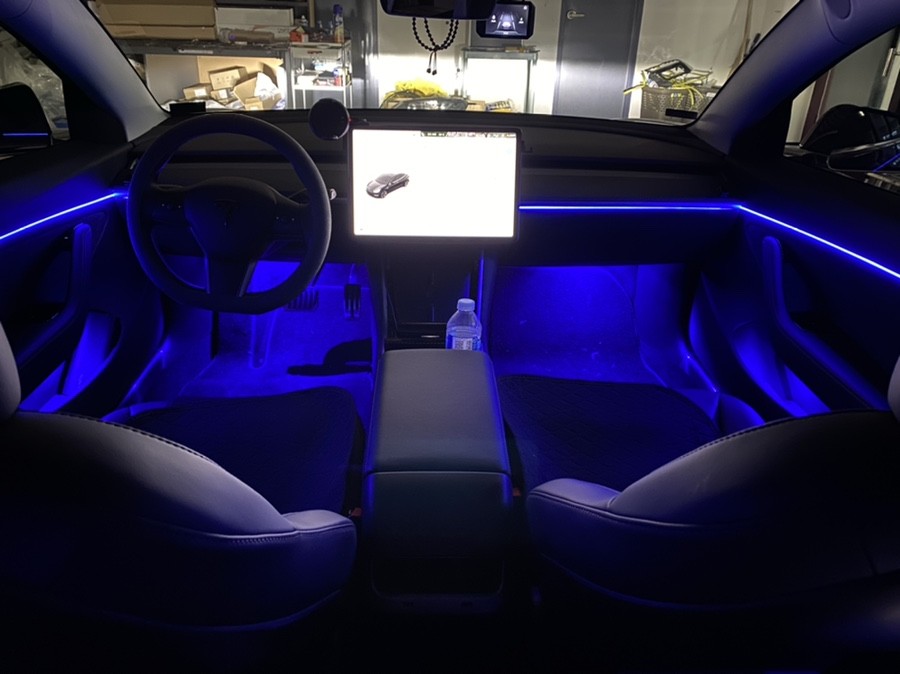 테슬라 모델 3 - 이제는 없어 설 안될 옵션 엠비언트 라이트 시공. / 인천 서구