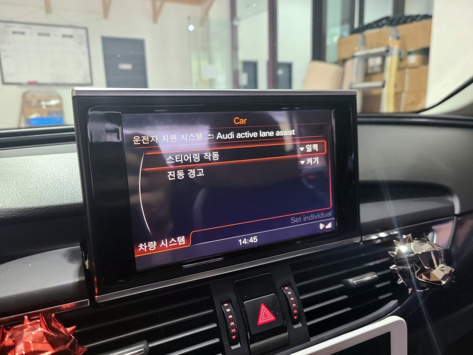 아우디A6 안전과 편리성을 겸비한 레인어시스트(차선이탈방지)스위치 장착. / 인천 서구