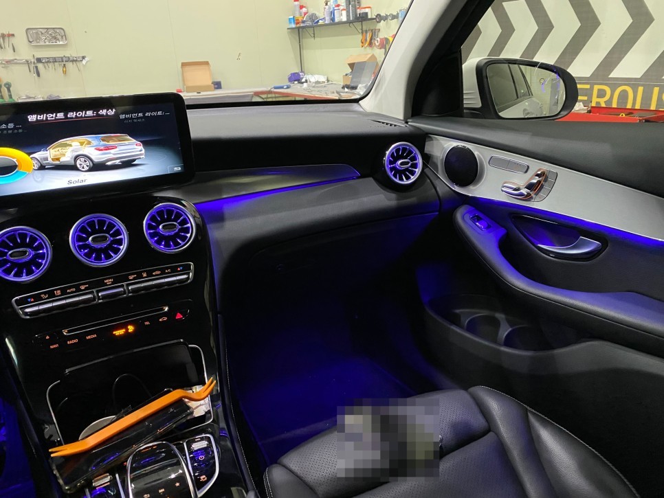 부실한 벤츠 GLC의 인테리어는 엠비언트 라이트 확장 시공으로 완성+송풍구와 대시보드 / 인천 서구