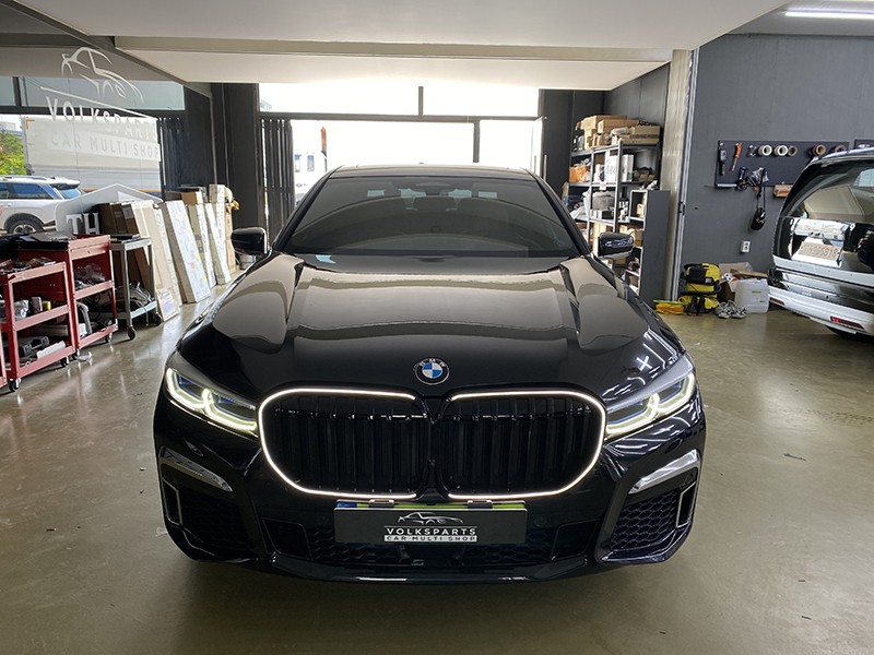 BMW 7시리즈, 아이코닉 글로우 그릴로 전면 존재감 업그레이드! / 인천 서구