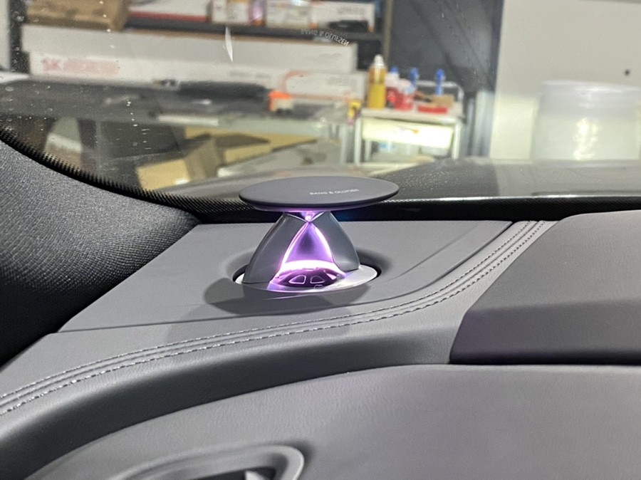 아우디 Q8 - 실내 퍼포먼스 포인트는 전동트위터로 (뱅앤올룹슨 커버) / 인천 서구