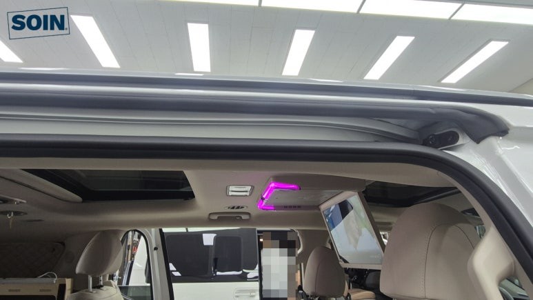 KA4 선루프있는 카니발 천정형모니터 장착 _ 인천소인카