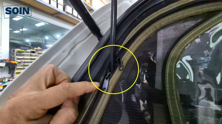 전동 트렁크가 있는 그랜드 카니발 스텔스링크 캠핑 모기장 우레탄창 장착 인천 소인카