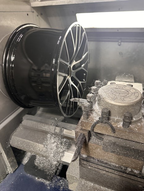 대구 휠복원 휠수리 전문 | 대구 휠코리아 포르쉐 타이칸 다이아몬드 컷팅 작업 / 대구 구미