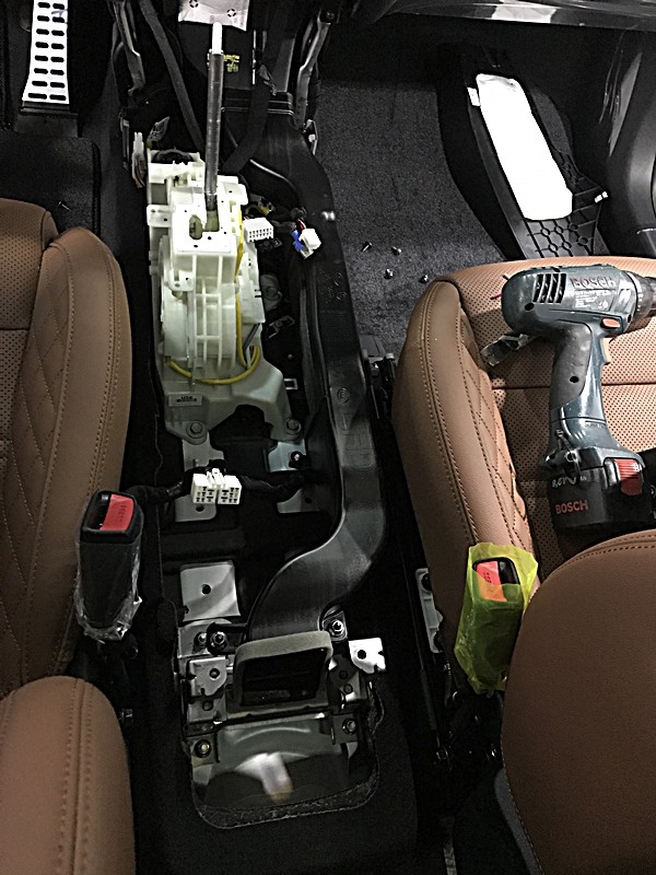 온가족이 함께 하는 나들이...뒷자석이 즐겁다! 안드로이드 리어모니터 장착하기 / 경주시 소금강로