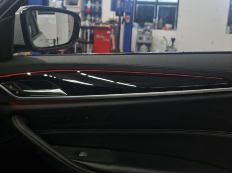 BMW 520D(G30) 실내 카본 랩핑 시공