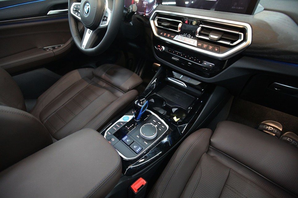 BMW ix3 1열+2열 통풍시트로 매일 뽀송함 가득 / 김포