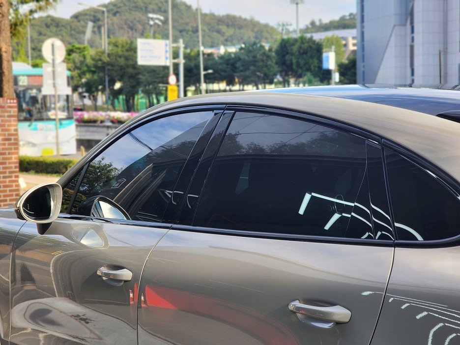 포르쉐 카이엔쿠페 스타클럽 썬팅 재시공 / 서울 강남구