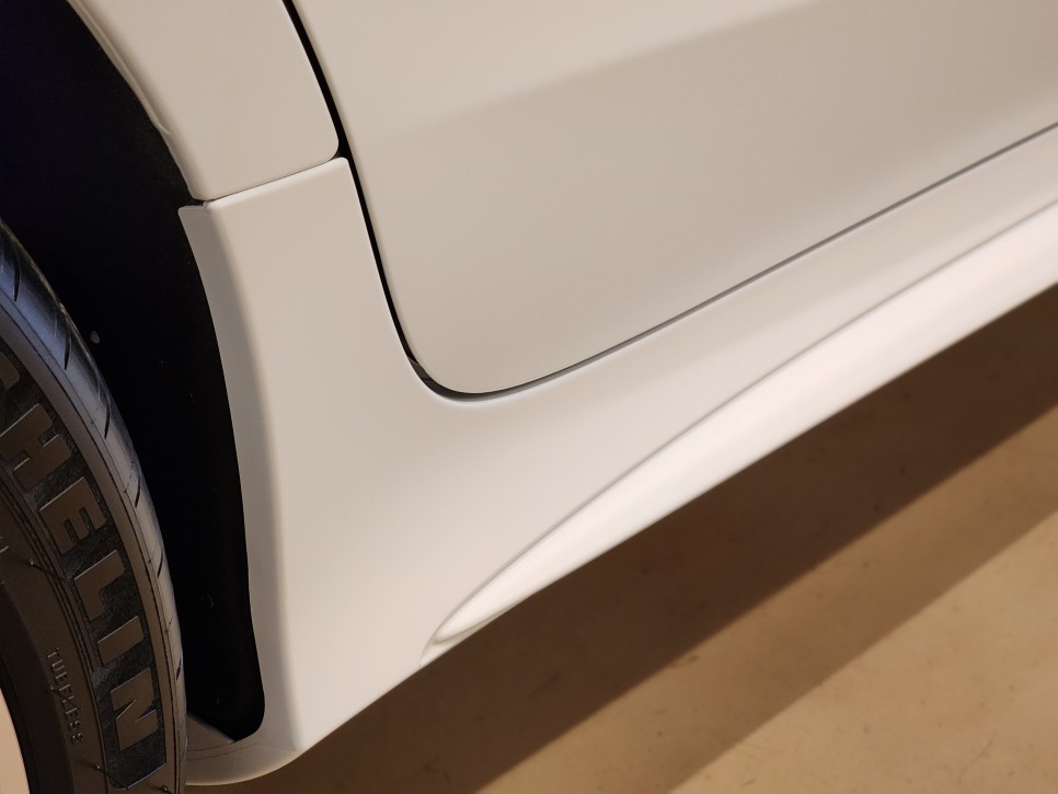 벤츠 AMG GT 43 화이트 유광 도장면을 무광으로 바꿔본다면?