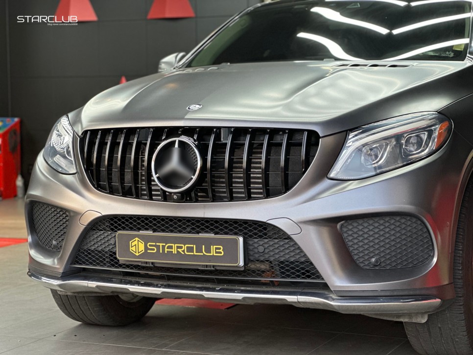 벤츠 GLE350d 쿠페 무광엔 역시 블랙 그릴이네요