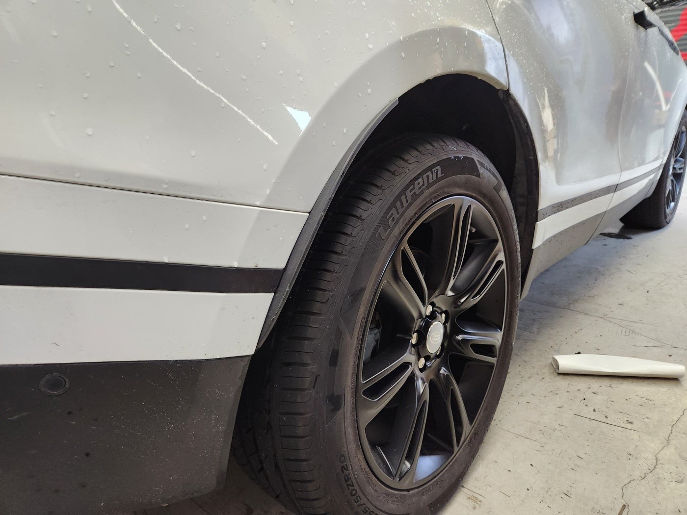 레인지로버 벨라 사고차량 입고후 보험자차수리진행 면책금 외 사이드미러랩핑 휠복원하나 서비스까지! / 서울 영등포