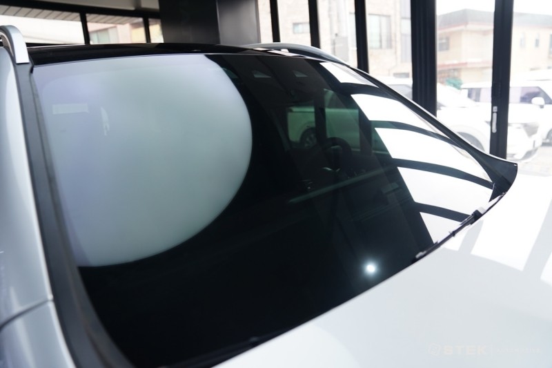 쉽고 빠르게 그리고 강력한 전면유리 보호막! 벤츠 GLB 윈드쉴드 필름 STEK DYNOflex