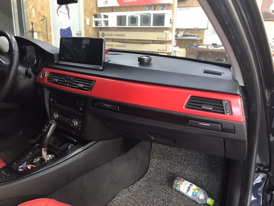 BMW E90 실내 랩핑중 / 충남 천안