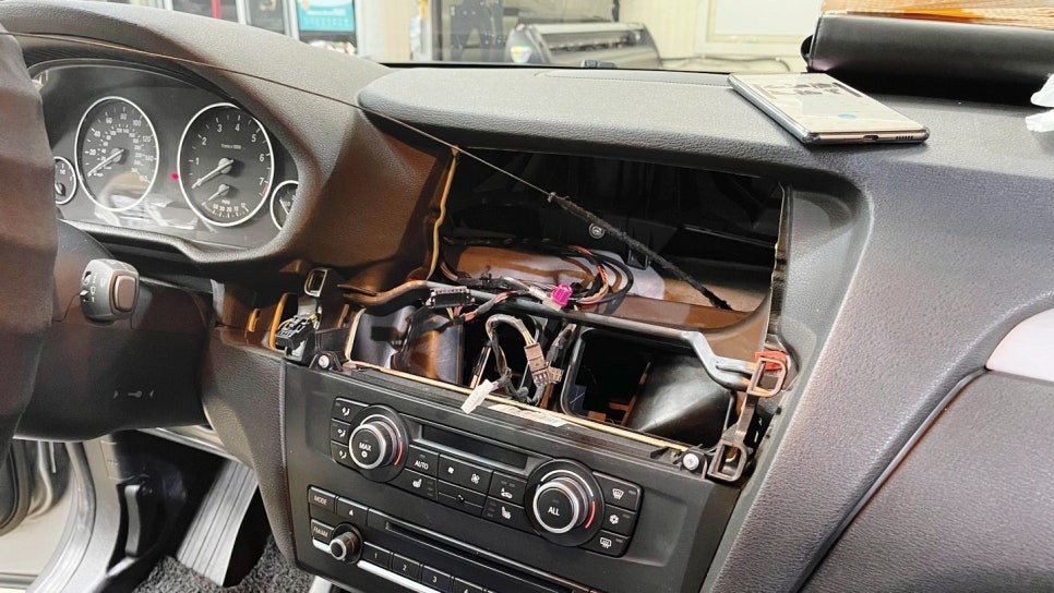천안 BMW X3 안드로이드 올인원+후방카메라 장착 시공!! 천안 카블릿 설치??