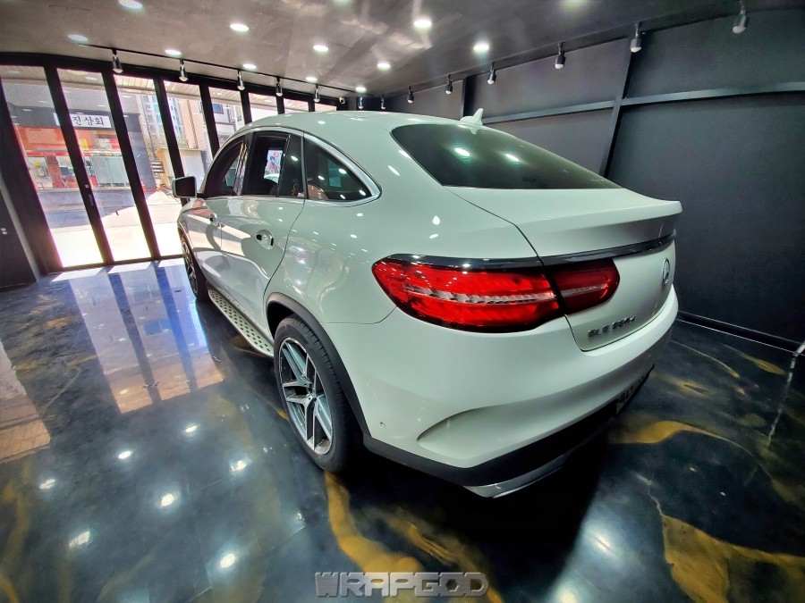 벤츠 GLE 350d 사틴화이트펄 전체랩핑, 크롬죽이기, 휠 캘리퍼 도색 in 랩갓