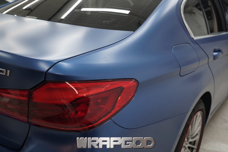 BMW 5시리즈 520i 에이버리 사틴 다크블루 메탈릭 부분 자동차 래핑 시공, 김포 검단랩핑 전문점 랩갓 WRAPGOD / 김포 양촌읍