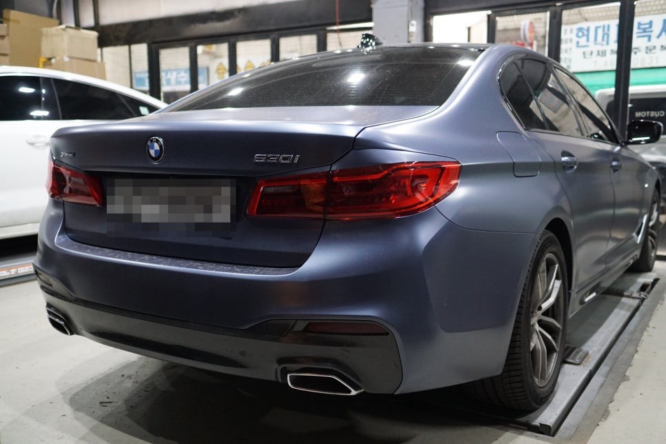 BMW G30 530i 배기 튜닝 우렁찬 사운드 세팅하기 커스텀 앤드 카본 듀얼 머플러 팁 장착