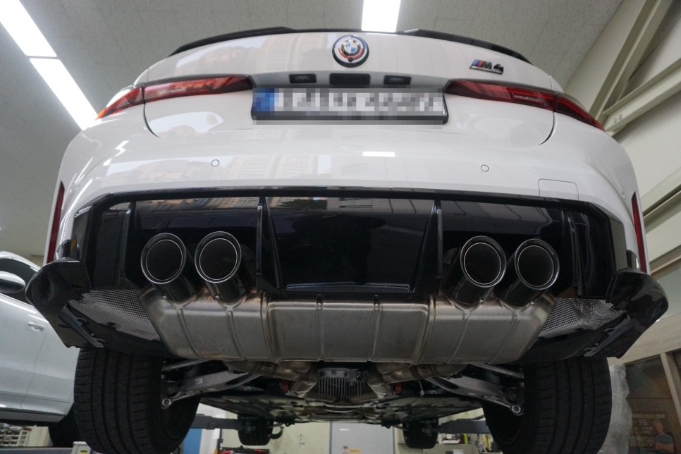 BMW M4 컴페티션 배기 튜닝 드라마틱한 팝콘 사운드! 중통 작업이면 끝! / 서울 동작구