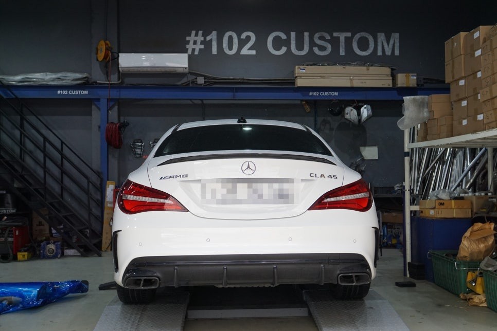벤츠 CLA45AMG 배기 튜닝 완벽한 AMG를 위한 중통 소음기 교체 작업