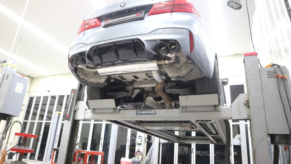 서울 / BMW G30 530i 온/오프 가능한 가변 배기 시스템 커스텀 앤드 , 카본 듀얼 머플러 팁 장착 / 서울 동작 / 강남.송파.서초.동작.강동