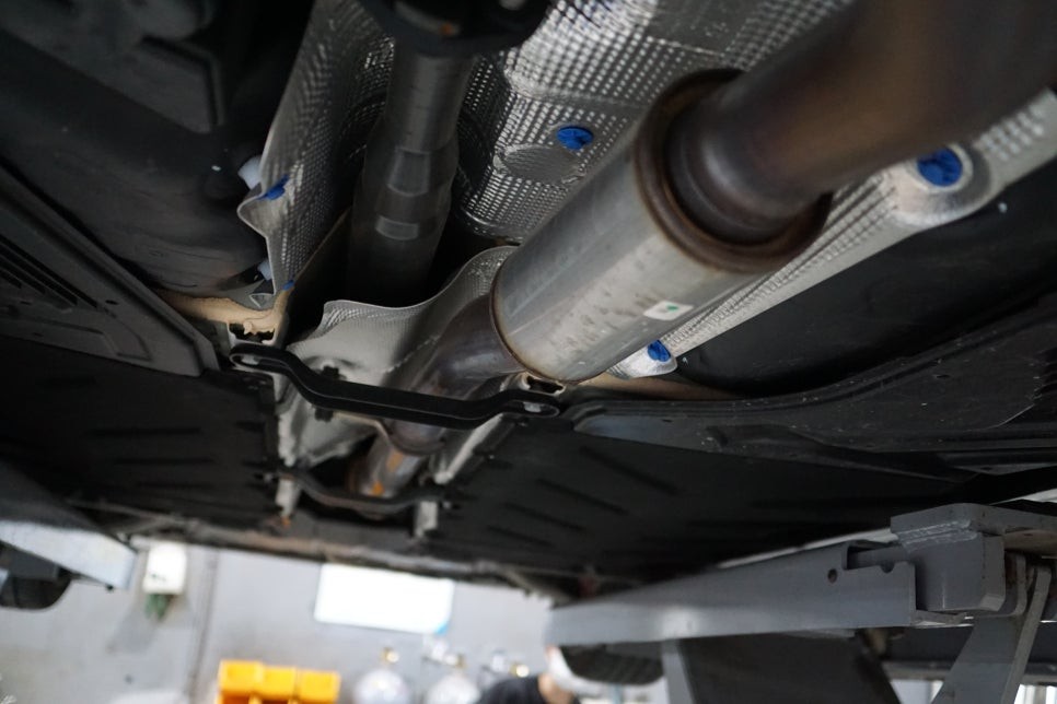 벤츠 CLA45AMG 배기 튜닝 완벽한 AMG를 위한 중통 소음기 교체 작업