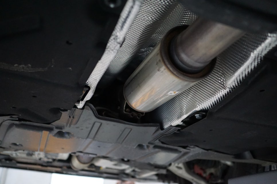 벤츠 CLA45AMG 배기 튜닝 완벽한 AMG를 위한 중통 소음기 교체 작업