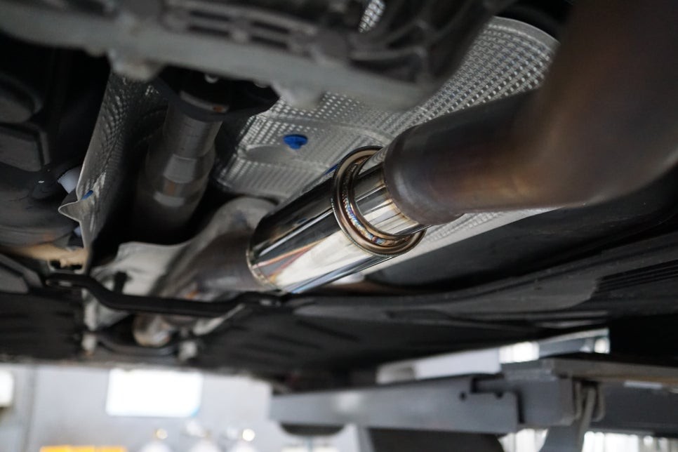 벤츠 CLA45AMG 배기 튜닝 완벽한 AMG를 위한 중통 소음기 교체 작업