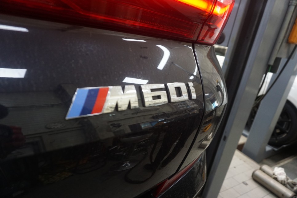 BMW X6 M60i 배기 튜닝 스포티한 8기통 배기음 완성! 중통, ASR 가변 모듈 작업 / 서울 동작구
