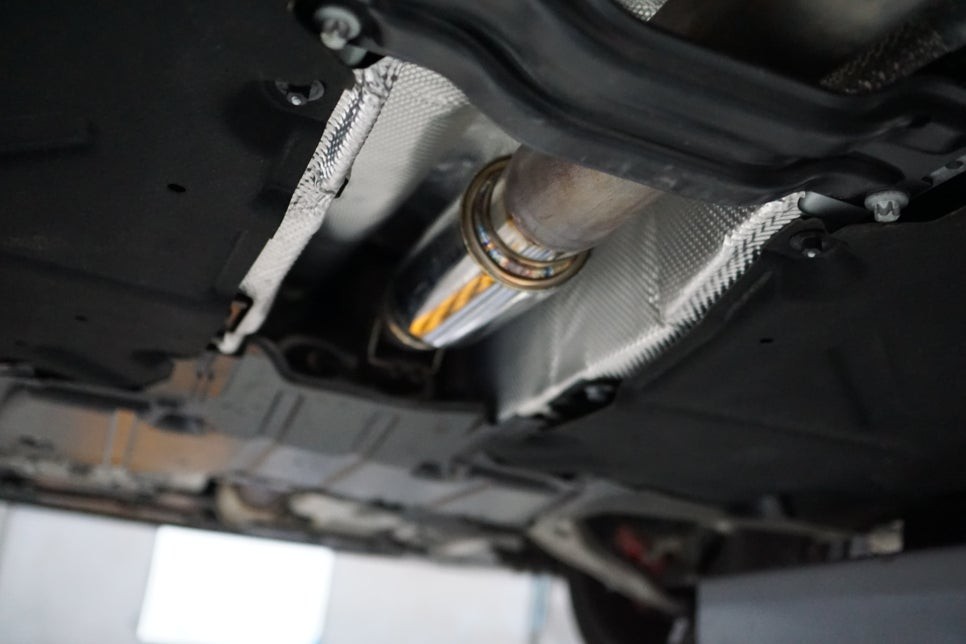 벤츠 CLA45AMG 배기 튜닝 완벽한 AMG를 위한 중통 소음기 교체 작업