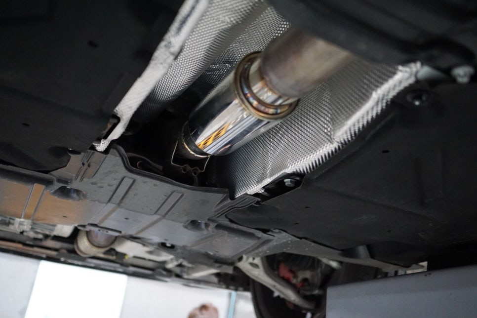 벤츠 CLA45AMG 배기 튜닝 완벽한 AMG를 위한 중통 소음기 교체 작업