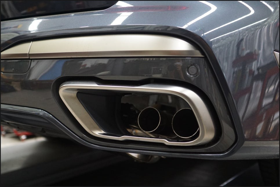 BMW G07 X7 M50i 진짜가 나타났다.. 이게 진짜 찐 팝콘 배기음이지... / 서울 동작