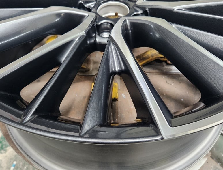 수원 영통 인증중고차 휠수리 휠복원 렉서스NX350h 휠주차기스 다이아컷팅복원 수원휠복원 수원휠수리8949 / 수원 영통구