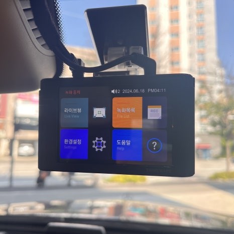 의정부 수입차 블랙박스     벤츠 E220d 차량에 아이나비 S1000 블랙박스 와 만도 SP2000 보조배터리를 설치 했어요~ / 의정부동