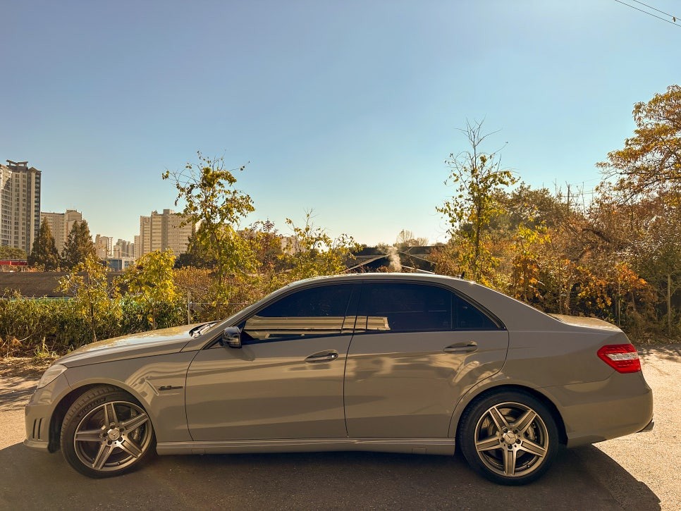w212 E63 AMG 랩핑재시공 에이버리 락그레이 전체랩핑