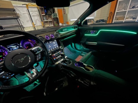 포드 머스탱 엠비언트 초슬림 아크릴 매립시공으로 퀄리티 있게!! 배선노출 제로!! / 김포,일산,고양