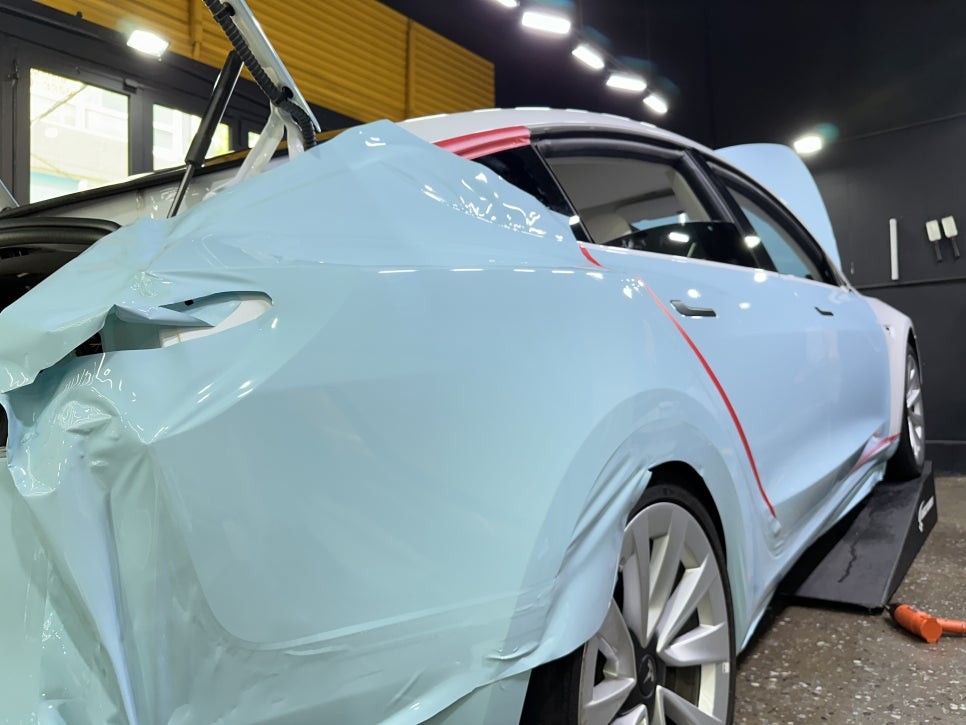 은평구 랩핑, 글레시어 블루의 매력 포인트 발산. 테슬라 모델3에 담긴 미학적 분위기. / 영등포구 당산동