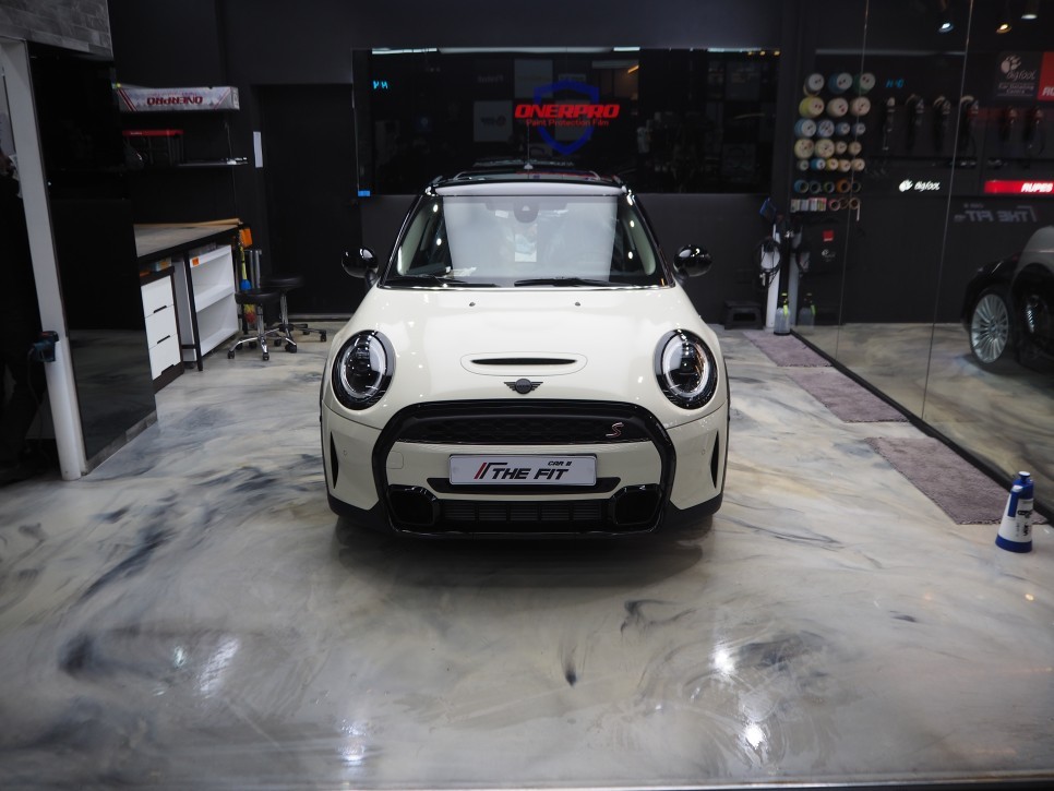 BMW MINI~ 글라스틴트 옵틱 W 틴팅 시공 잘 어울리죠?