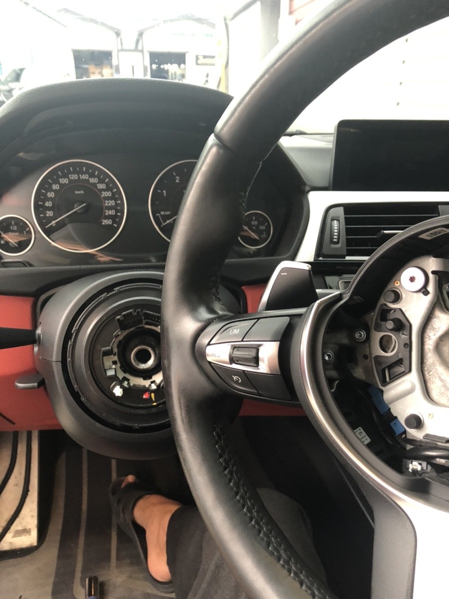 bmw m핸들 가죽교체 및 알칸타라 작업!!