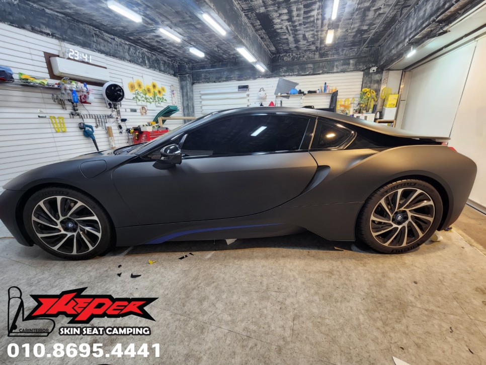 BMW I8 무광블랙 전체랩핑 / 블루 포인트랩핑 / 카스킨 / 카인테리어 / 카시트 / 카커스텀 전문 더퍼 THEPER / 중랑구, 동대문, 광진구, 성동구