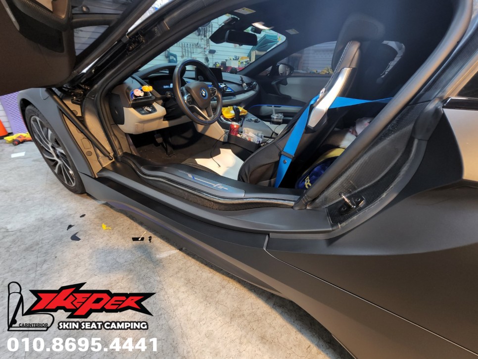 BMW I8 무광블랙 전체랩핑 / 블루 포인트랩핑 / 카스킨 / 카인테리어 / 카시트 / 카커스텀 전문 더퍼 THEPER / 중랑구, 동대문, 광진구, 성동구