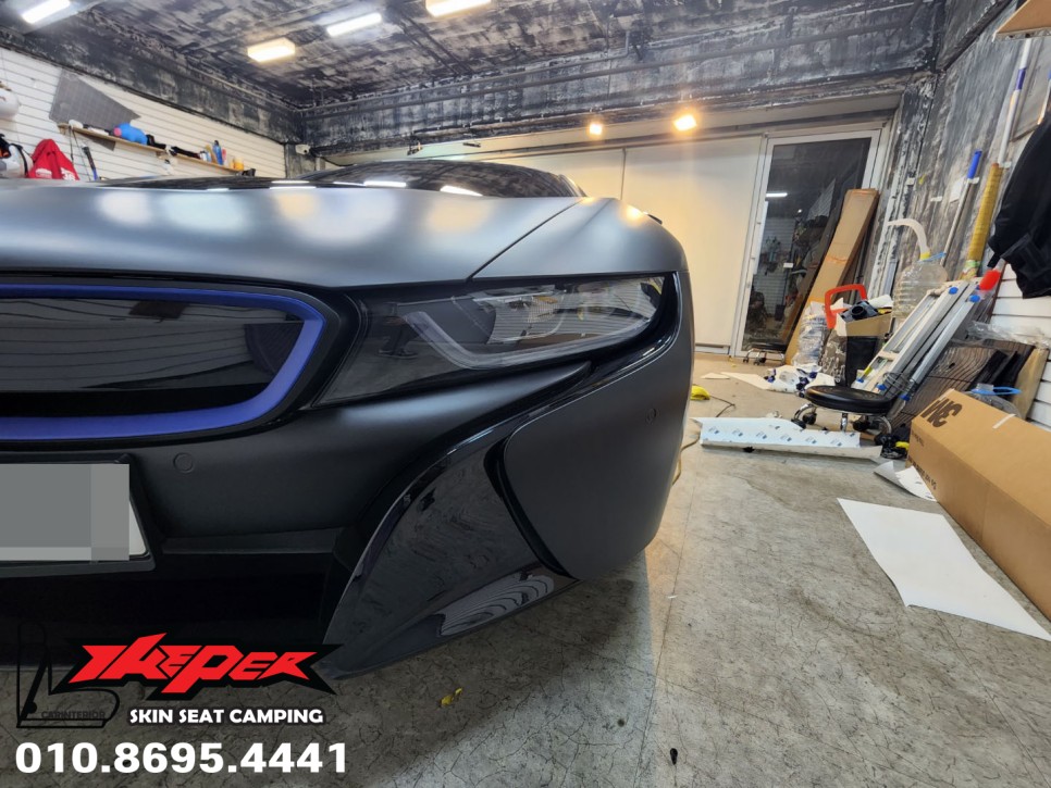 BMW I8 무광블랙 전체랩핑 / 블루 포인트랩핑 / 카스킨 / 카인테리어 / 카시트 / 카커스텀 전문 더퍼 THEPER / 중랑구, 동대문, 광진구, 성동구