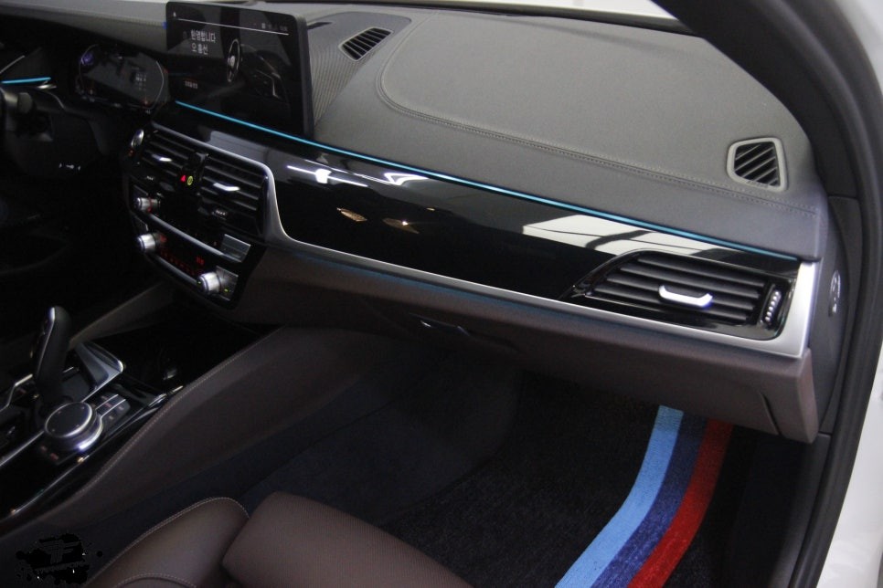bmw 530i 실내 하이그로시 랩핑
