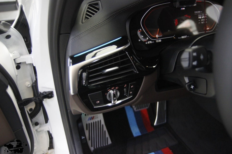 bmw 530i 실내 하이그로시 랩핑