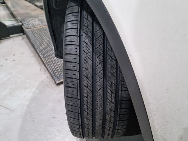 벤츠 X253 GLC 250d 부평 한국 다이나프로 HPX 255 45 20 타이어 교체