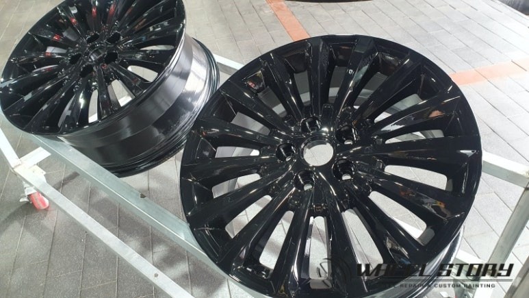 K7 18인치 블랙유광 분체도장이 30만원! 휠도색비용 문의 주세용! / 서울 구로, 양천, 동작, 관악, 영등포, 부천, 안양